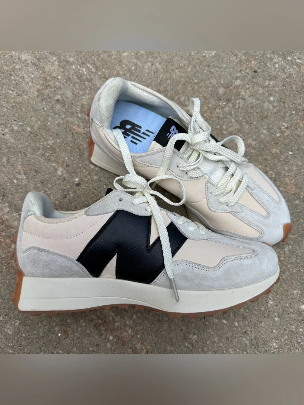 New Balance 327 Moonbeam Athletic Sneakers Shoes Men 9.5 / Women 11 Cream Casual